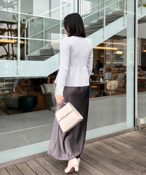 couture brooch（クチュールブローチ）の「【大人かわいい・洗える】ペプラムニットカーディガン（カーディガン/ボレロ・レディース・サックスブルー/ブラック/ピンク系/オフホワイト・42/38/36）」の5枚目の写真