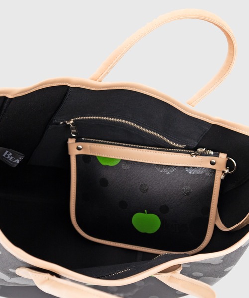 THE BEATLES COMME des GARCONS(ザ ビートルズ コムデギャルソン)の「THE BEATLES CdG BOAT BAG APPLE PRINTED / Natural collour handle BIG(トートバッグ・メンズ・ブラック・ONE SIZE)」の5枚目の写真