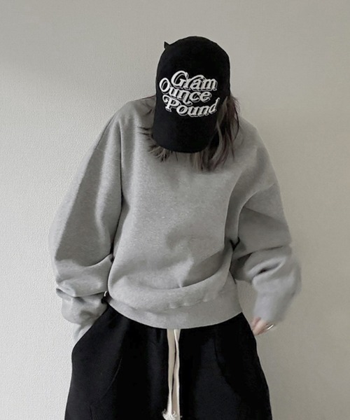 YACA(ヤーカ)の「Cropped Crew Neck Sweat/クロップドクルーネックスウェット【unisex item】(スウェット・レディース・グレー/ブラック/アッシュグレー・FREE)」の1枚目の写真