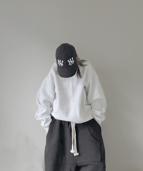 YACA(ヤーカ)の「Cropped Crew Neck Sweat/クロップドクルーネックスウェット【unisex item】(スウェット・レディース・グレー/ブラック/アッシュグレー・FREE)」の10枚目の写真