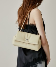 FUULLY STUDIO（フーリィーステューディオ）の「フラップフェイクレザーハンドバッグ（ハンドバッグ）」