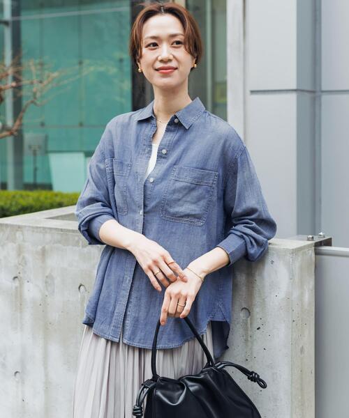 URBAN RESEARCH DOORS（アーバンリサーチドアーズ）の「シアーデニムシャツ｜春服/羽織り/日除け/カジュアル/通勤（シャツ/ブラウス・レディース・ブラック/インディゴブルー・FREE）」の4枚目の写真