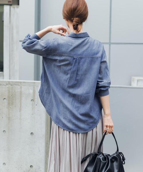 URBAN RESEARCH DOORS（アーバンリサーチドアーズ）の「シアーデニムシャツ｜春服/羽織り/日除け/カジュアル/通勤（シャツ/ブラウス・レディース・ブラック/インディゴブルー・FREE）」の6枚目の写真
