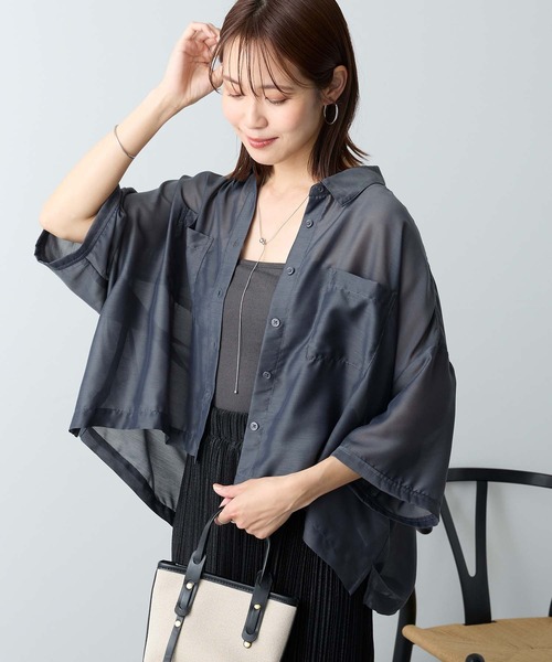 Aunely(オーネリー)の「【Aunely】ひんやり ダブルポケット ミニマル シアーシャツ <YOSOOIシリーズ>(シャツ/ブラウス・レディース・ライトカーキ/ブラウン/ブルー/チャコールグレー/オフホワイト/グレイッシュベージュ/ブラック・L/M)」の3枚目の写真