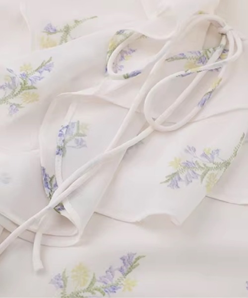 LA POMME petit(ラポミ・プチ)の「Sweet Floral Frill Blouse(シャツ/ブラウス・レディース・ブルー/パープル・FREE)」の4枚目の写真