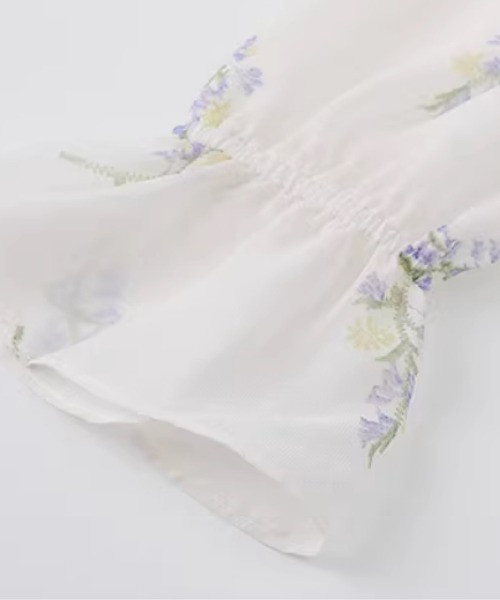 LA POMME petit(ラポミ・プチ)の「Sweet Floral Frill Blouse(シャツ/ブラウス・レディース・ブルー/パープル・FREE)」の5枚目の写真