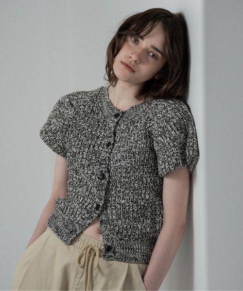 lawgy（ラウジー）の「mini balloon sleeve mix knit / ミニバルーンスリーブミックスニット（ニット/セーター・レディース・ベージュ/ブラック・FREE）」の2枚目の写真