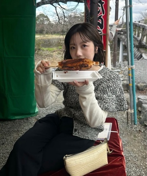 lawgy（ラウジー）の「mini balloon sleeve mix knit / ミニバルーンスリーブミックスニット（ニット/セーター・レディース・ベージュ/ブラック・FREE）」の3枚目の写真