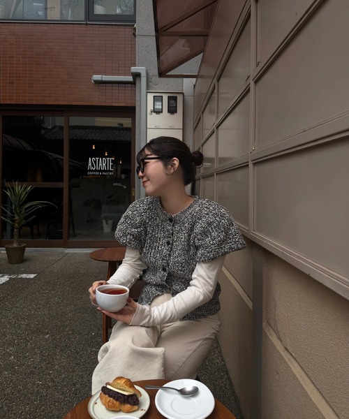 lawgy（ラウジー）の「mini balloon sleeve mix knit / ミニバルーンスリーブミックスニット（ニット/セーター・レディース・ベージュ/ブラック・FREE）」の4枚目の写真