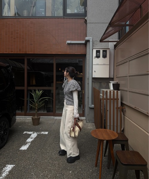 lawgy（ラウジー）の「mini balloon sleeve mix knit / ミニバルーンスリーブミックスニット（ニット/セーター・レディース・ベージュ/ブラック・FREE）」の7枚目の写真