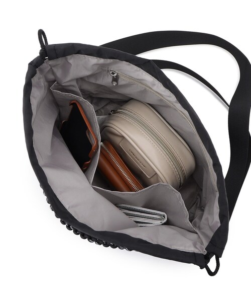 ITS'DEMO（イッツデモ）の「コード編みミニショルダー（ショルダーバッグ・レディース・ブラック/アイボリー・00）」の14枚目の写真