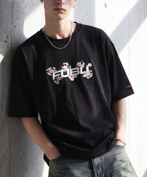 FUBU( フブ)の「【FUBU/フブ】SOUVENIR T-SHIRTS/スーベニアTシャツ(Tシャツ/カットソー・メンズ・ホワイト/ブラック・XL/M/L)」の2枚目の写真