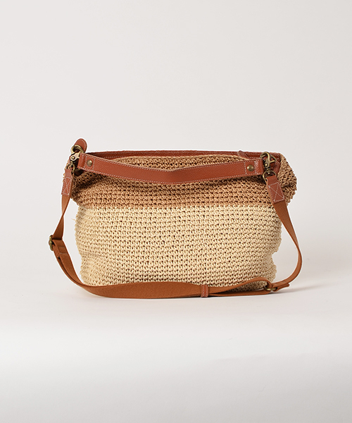 folna（フォルナ）の「【FUDGE 5月号掲載】FOLNA（フォルナ）:ペーパー バイカラー トートバッグ ◇（トートバッグ・レディース・ブラック/キャメル・ONESIZE）」の5枚目の写真