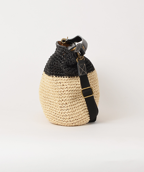 folna（フォルナ）の「【FUDGE 5月号掲載】FOLNA（フォルナ）:ペーパー バイカラー トートバッグ ◇（トートバッグ・レディース・ブラック/キャメル・ONESIZE）」の17枚目の写真