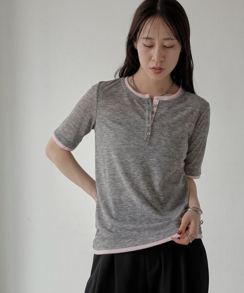 COLONY 2139(コロニートゥーワンスリーナイン)の「配色フェイクレイヤードヘンリー半袖プルオーバー(Tシャツ/カットソー・レディース・グレー/イエロー/ブラウン/サックスブルー・FREE)」の11枚目の写真