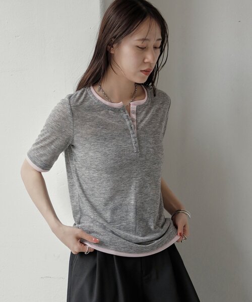 COLONY 2139(コロニートゥーワンスリーナイン)の「配色フェイクレイヤードヘンリー半袖プルオーバー(Tシャツ/カットソー・レディース・グレー/イエロー/ブラウン/サックスブルー・FREE)」の14枚目の写真