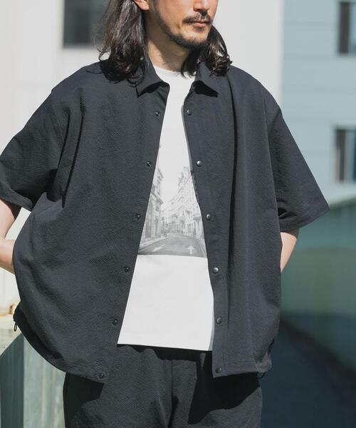 ITEMS URBANRESEARCH（アイテムズ アーバンリサーチ）の「『接触冷感/イージーケア/吸水速乾/撥水/防汚』高機能シアサッカー サイドストレージシャツ(楽着シリーズ)（シャツ/ブラウス・メンズ・ベージュ/ブラック/ライトブルー・MEDIUM/LARGE）」の4枚目の写真