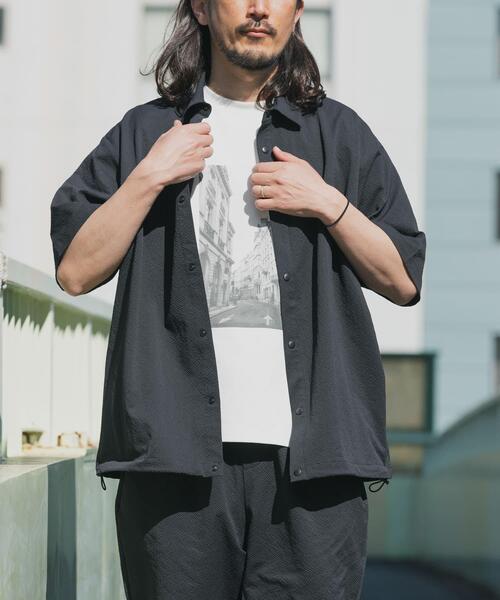ITEMS URBANRESEARCH（アイテムズ アーバンリサーチ）の「『接触冷感/イージーケア/吸水速乾/撥水/防汚』高機能シアサッカー サイドストレージシャツ(楽着シリーズ)（シャツ/ブラウス・メンズ・ベージュ/ブラック/ライトブルー・MEDIUM/LARGE）」の5枚目の写真