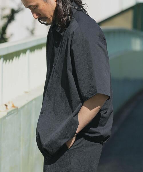 ITEMS URBANRESEARCH（アイテムズ アーバンリサーチ）の「『接触冷感/イージーケア/吸水速乾/撥水/防汚』高機能シアサッカー サイドストレージシャツ(楽着シリーズ)（シャツ/ブラウス・メンズ・ベージュ/ブラック/ライトブルー・MEDIUM/LARGE）」の7枚目の写真