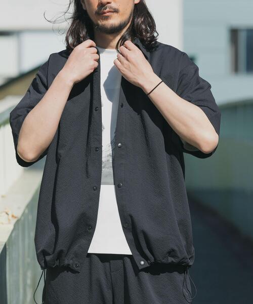 ITEMS URBANRESEARCH（アイテムズ アーバンリサーチ）の「『接触冷感/イージーケア/吸水速乾/撥水/防汚』高機能シアサッカー サイドストレージシャツ(楽着シリーズ)（シャツ/ブラウス・メンズ・ベージュ/ブラック/ライトブルー・MEDIUM/LARGE）」の8枚目の写真