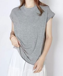 1枚でも着映える、計算された立体シルエットの大人Tシャツ