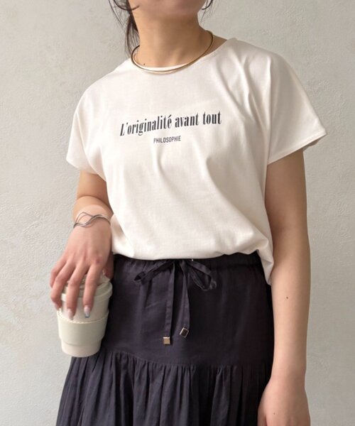 Jena espace merveilleux(ジェナ エスパスメルヴェイユ)の「コンパクトロゴカットソー(Tシャツ/カットソー・レディース・アイボリー/ライトグレー/ブラック/ブルー・FREE)」の2枚目の写真
