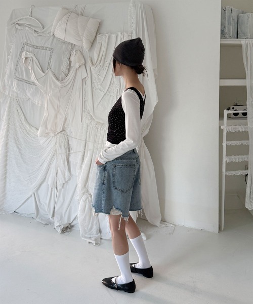 4INT.(フォイント)の「ヴィンテージ クラッシュ ダメージ デニム ショート パンツ(デニムパンツ・レディース・ライトブルー/ブラック/ホワイト・S/L/M)」の6枚目の写真