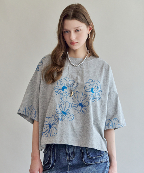 MAXZA(マージャコレクション)の「フラワー刺繍ルーズフィット半袖Tシャツ(Tシャツ/カットソー・レディース・グレー・FREE)」の1枚目の写真