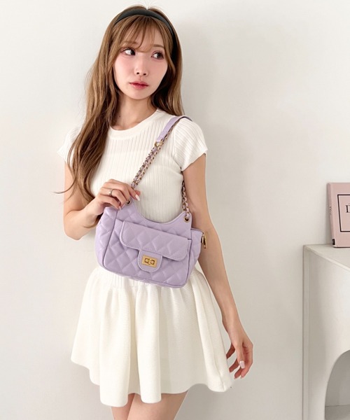 Loueme(ルエム)の「2WAYキルティングチェーンショルダーバッグ(ショルダーバッグ・レディース・ライトブルー/ブラック/オフホワイト/ピンク/ラベンダー・FREE)」の4枚目の写真