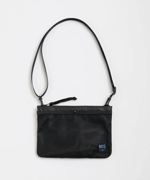 MIS(エムアイエス)の「【MIS/エムアイエス】メッシュポケットサコッシュ(ショルダーバッグ・メンズ・ブラック/ベージュ/ライトグレー・FREE)」の2枚目の写真