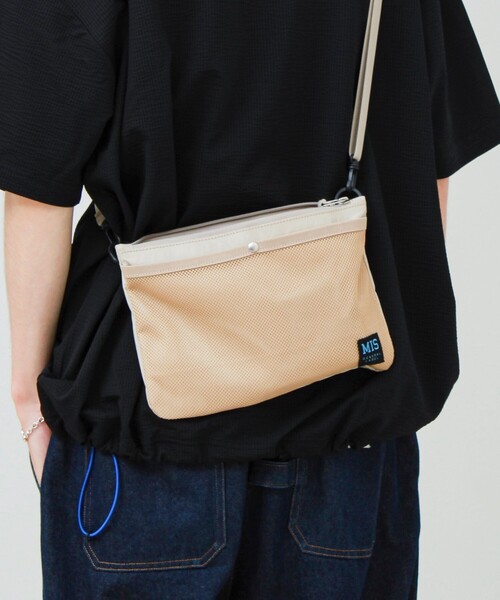 MIS(エムアイエス)の「【MIS/エムアイエス】メッシュポケットサコッシュ(ショルダーバッグ・メンズ・ブラック/ベージュ/ライトグレー・FREE)」の4枚目の写真