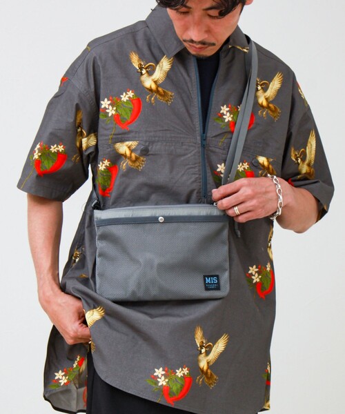MIS(エムアイエス)の「【MIS/エムアイエス】メッシュポケットサコッシュ(ショルダーバッグ・メンズ・ブラック/ベージュ/ライトグレー・FREE)」の10枚目の写真