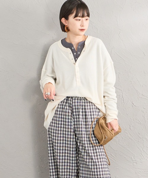 HANES（ヘインズ）の「[HANES/ヘインズ] ヘンリーネック サーマルカットソー（Tシャツ/カットソー・レディース・レッド/グレー/オフホワイト・M）」の9枚目の写真