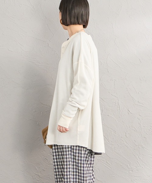 HANES（ヘインズ）の「[HANES/ヘインズ] ヘンリーネック サーマルカットソー（Tシャツ/カットソー・レディース・レッド/グレー/オフホワイト・M）」の13枚目の写真
