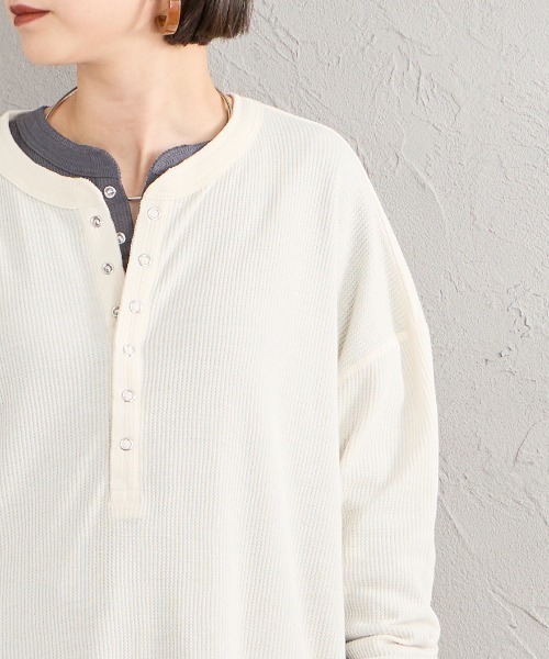 HANES（ヘインズ）の「[HANES/ヘインズ] ヘンリーネック サーマルカットソー（Tシャツ/カットソー・レディース・レッド/グレー/オフホワイト・M）」の18枚目の写真
