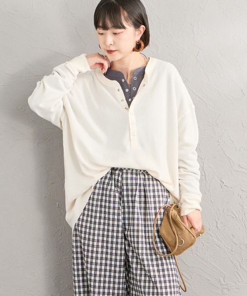 HANES（ヘインズ）の「[HANES/ヘインズ] ヘンリーネック サーマルカットソー（Tシャツ/カットソー・レディース・レッド/グレー/オフホワイト・M）」の8枚目の写真