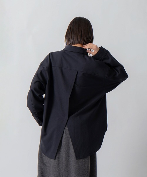 Kelen(ケレン)の「「KELEN / ケレン」バッククロスデザインオーバーシャツ(シャツ/ブラウス・レディース・ネイビー/ブラウン/ライトベージュ・S/M)」の22枚目の写真