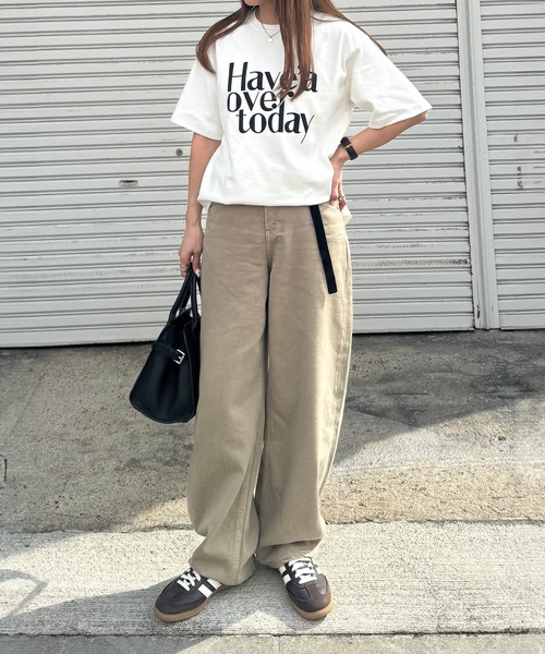 ISOOK(アイスー)の「ロゴプリントストレッチTシャツ(chiica select) / 半袖 プリントT ビッグシルエット オーバーサイズ(Tシャツ/カットソー・レディース・アイボリー/ブラウン・FREE)」の5枚目の写真