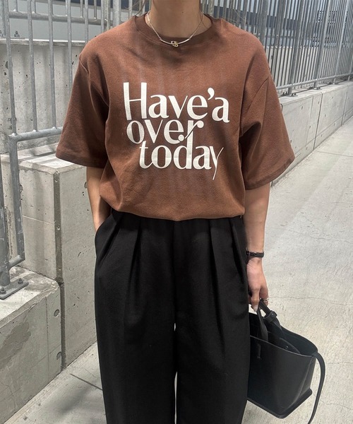 ISOOK(アイスー)の「ロゴプリントストレッチTシャツ(chiica select) / 半袖 プリントT ビッグシルエット オーバーサイズ(Tシャツ/カットソー・レディース・アイボリー/ブラウン・FREE)」の7枚目の写真
