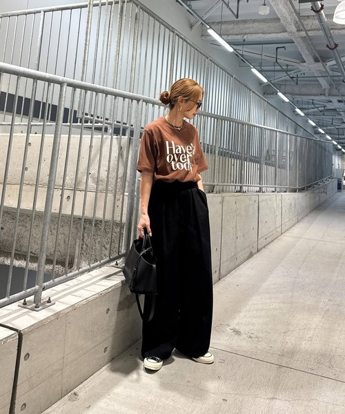 ISOOK(アイスー)の「ロゴプリントストレッチTシャツ(chiica select) / 半袖 プリントT ビッグシルエット オーバーサイズ(Tシャツ/カットソー・レディース・アイボリー/ブラウン・FREE)」の8枚目の写真