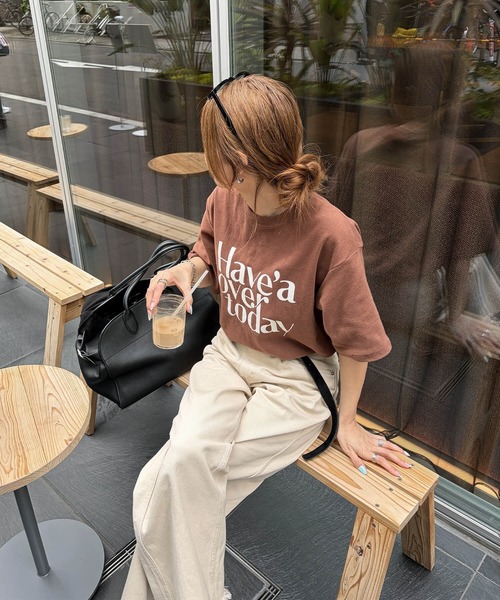 ISOOK(アイスー)の「ロゴプリントストレッチTシャツ(chiica select) / 半袖 プリントT ビッグシルエット オーバーサイズ(Tシャツ/カットソー・レディース・アイボリー/ブラウン・FREE)」の16枚目の写真