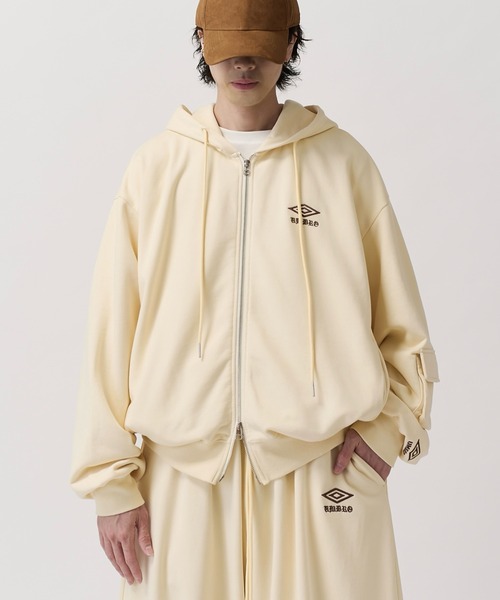 UMBRO(アンブロ)の「【UMBRO for Lui's】FADE VOLUME SWEAT ZIP HOODIE / フェードボリュームスウェットジップパーカー(パーカー・メンズ・ブラック/アイボリー・S/M)」の13枚目の写真