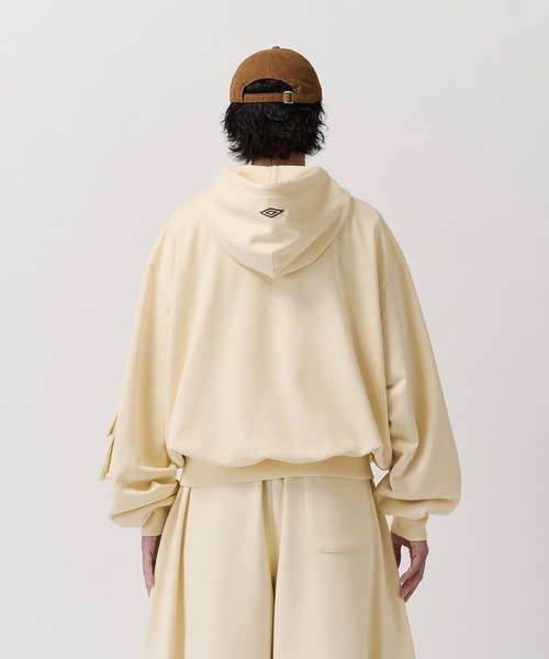 UMBRO(アンブロ)の「【UMBRO for Lui's】FADE VOLUME SWEAT ZIP HOODIE / フェードボリュームスウェットジップパーカー(パーカー・メンズ・ブラック/アイボリー・S/M)」の19枚目の写真