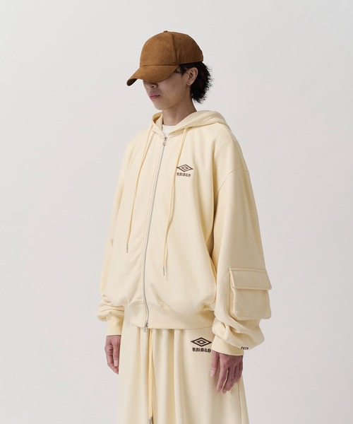 UMBRO(アンブロ)の「【UMBRO for Lui's】FADE VOLUME SWEAT ZIP HOODIE / フェードボリュームスウェットジップパーカー(パーカー・メンズ・ブラック/アイボリー・S/M)」の17枚目の写真