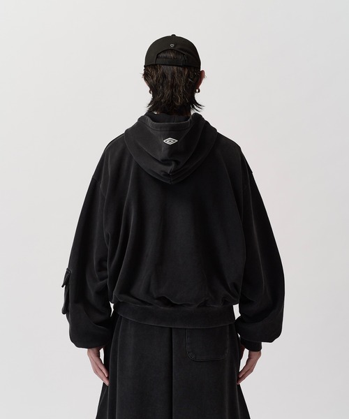 UMBRO(アンブロ)の「【UMBRO for Lui's】FADE VOLUME SWEAT ZIP HOODIE / フェードボリュームスウェットジップパーカー(パーカー・メンズ・ブラック/アイボリー・S/M)」の8枚目の写真