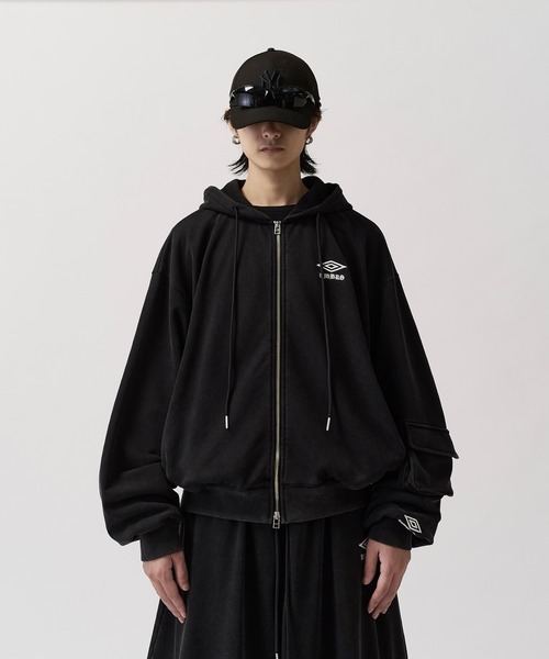 UMBRO(アンブロ)の「【UMBRO for Lui's】FADE VOLUME SWEAT ZIP HOODIE / フェードボリュームスウェットジップパーカー(パーカー・メンズ・ブラック/アイボリー・S/M)」の5枚目の写真