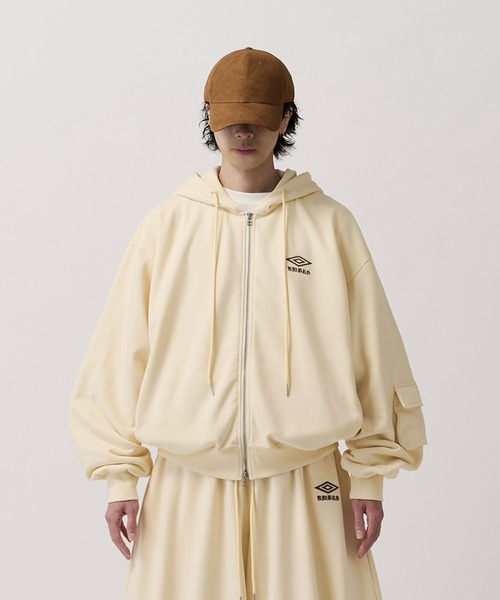 UMBRO(アンブロ)の「【UMBRO for Lui's】FADE VOLUME SWEAT ZIP HOODIE / フェードボリュームスウェットジップパーカー(パーカー・メンズ・ブラック/アイボリー・S/M)」の16枚目の写真