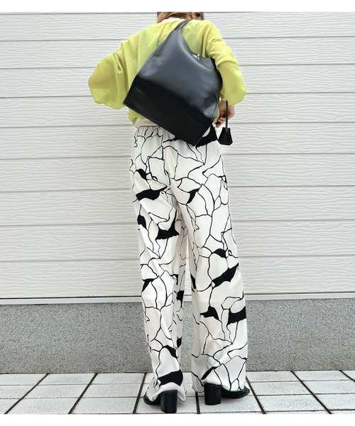 Q(キュー)の「ドローイングプリントリラックスパンツ(その他パンツ・レディース・ブラック/アイボリー・MEDIUM)」の18枚目の写真