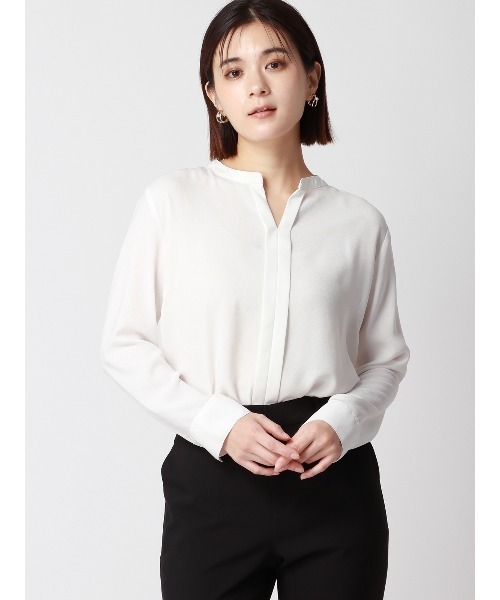 SUIT SQUARE（スーツスクエア）の「WEB限定／スタンドカラーキーネックブラウス／ハンドウォッシュ／ヘビークレープ／無地（シャツ/ブラウス・レディース・ラベンダー/ホワイト・38）」の3枚目の写真