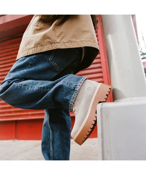 Timberland(ティンバーランド)の「ストーンストリート 6インチ ウォータープルーフ ブーツ レディース (防水)(ブーツ・レディース・グレー・23.0cm/24.0cm/25.0cm/24.5cm/22.5cm/23.5cm)」の2枚目の写真